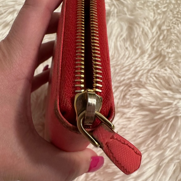 Prada zippy wallet - Picture 3 of 8